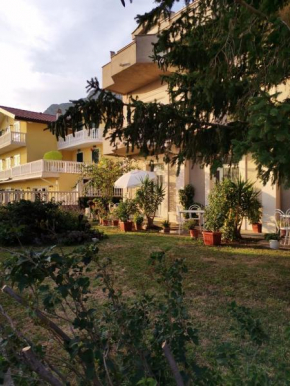 Apartments Mia, Gradac